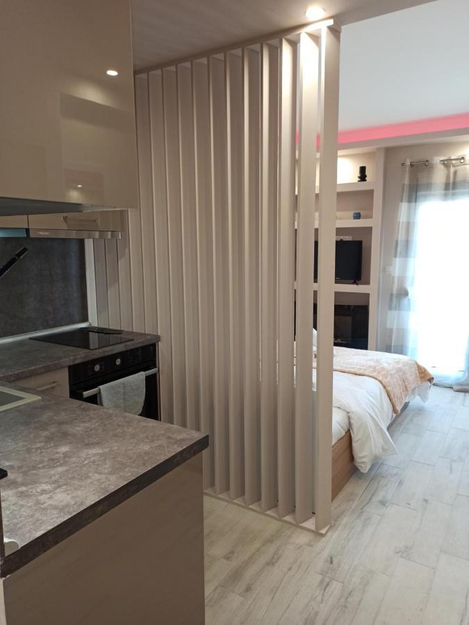 Minimalist Apartments W/ View Salonic Exterior foto